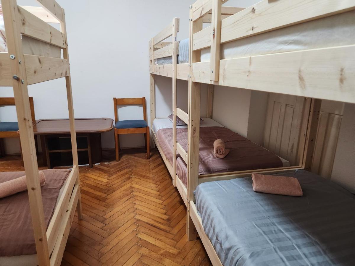 Hostel Queen Centar สปลิท ภายนอก รูปภาพ