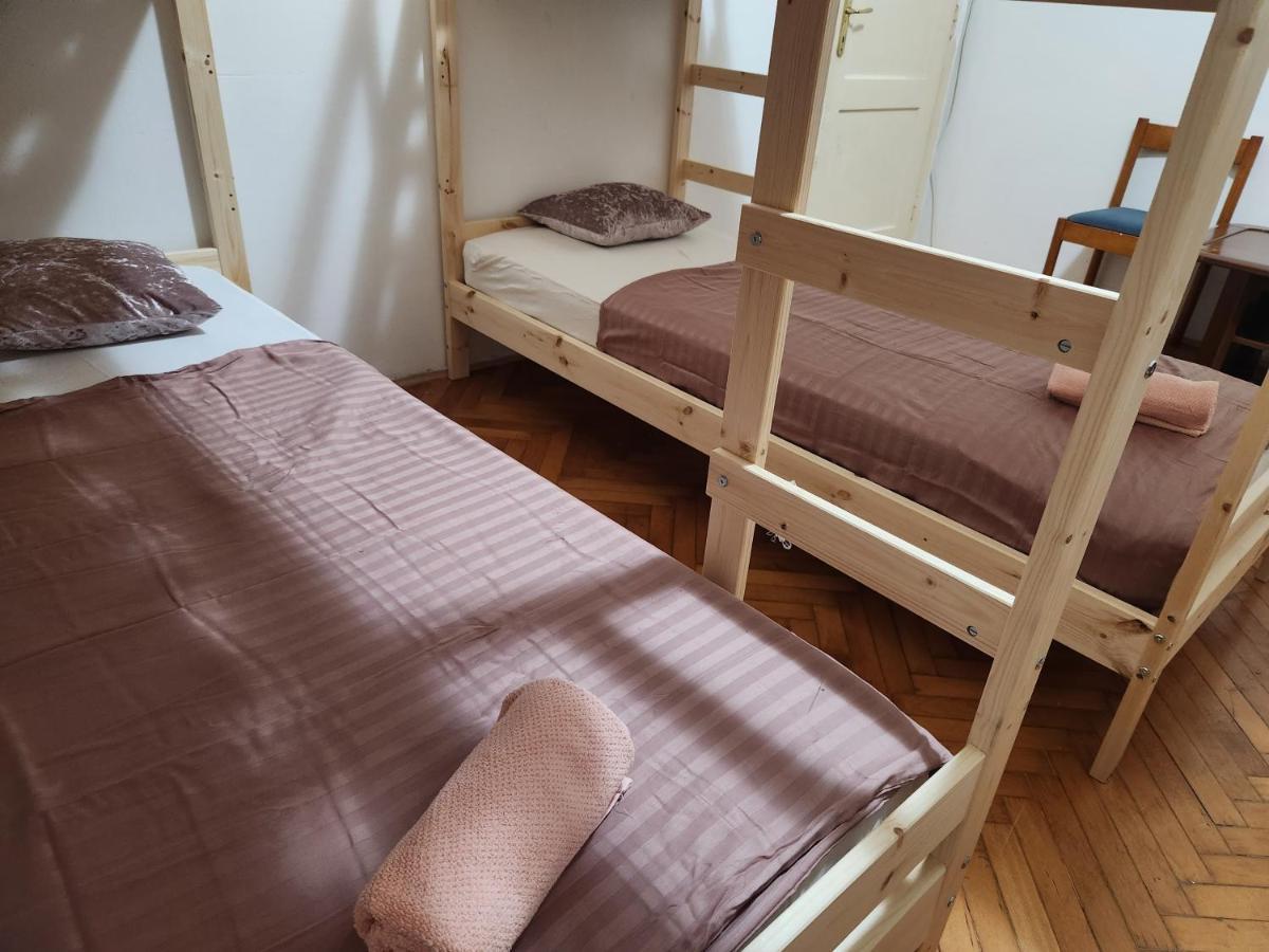 Hostel Queen Centar สปลิท ภายนอก รูปภาพ