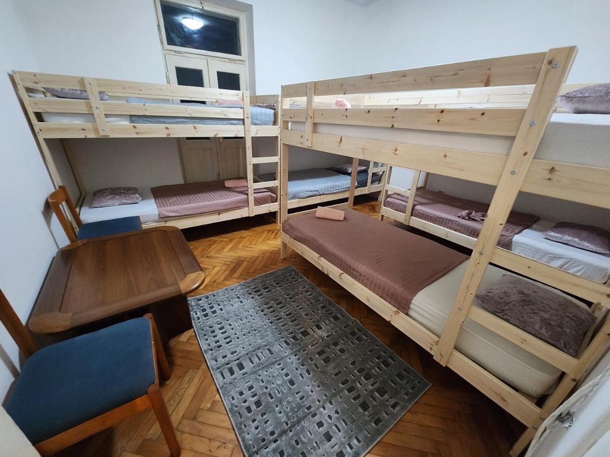 Hostel Queen Centar สปลิท ภายนอก รูปภาพ